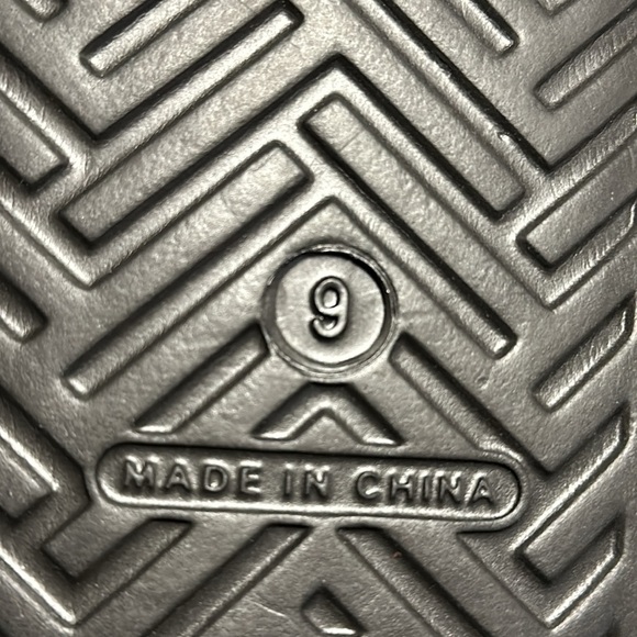 NEW NWT! Size 9 Star Wars slides - Yoda - Grogu - new with tags! - Picture 6 of 7